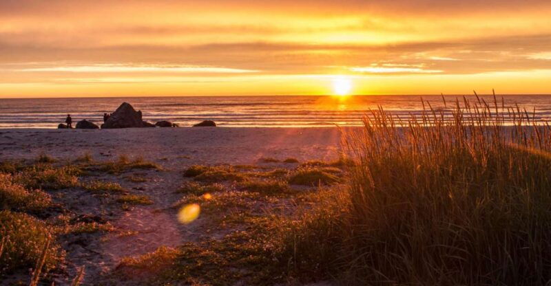 from-svolvaer-midnight-sun-photo-tour