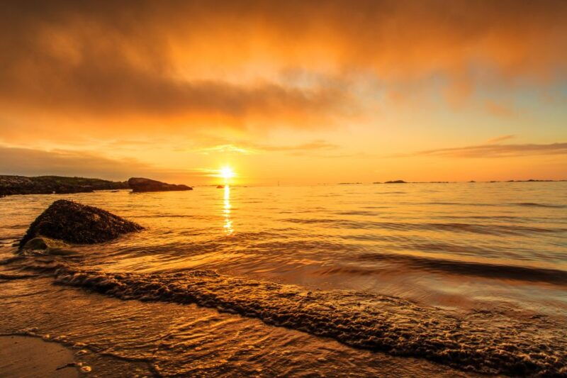 from-svolvaer-midnight-sun-photo-tour