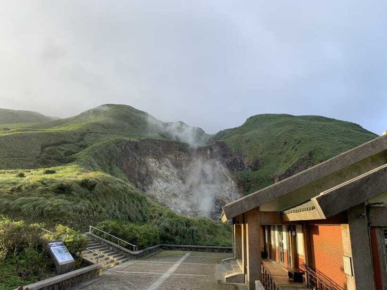 from-taipei-private-yangmingshan-volcano-and-nature-tour
