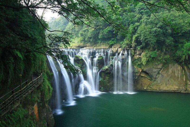 from-taipei-shifen-jiufen-and-yehliu-geopark-day-tour