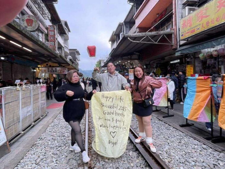 from-taipei-shifen-jiufen-and-yehliu-geopark-day-tour