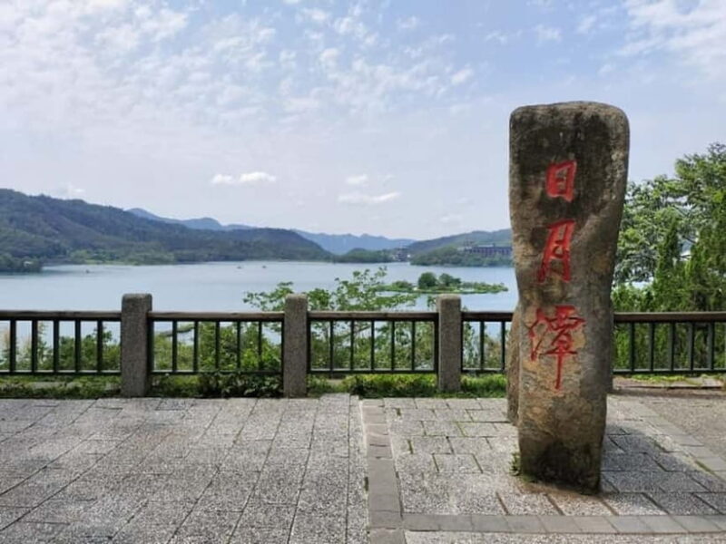 From Taipei: Sun Moon Lake, Temples and Tea Factory Day Trip - Key Points