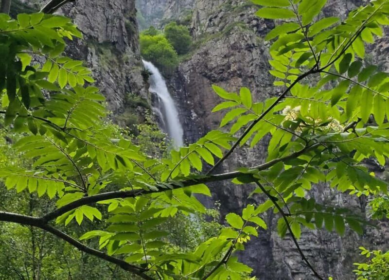 From Tbilisi: Kazbegi Private Tour with 4x4 and Waterfalls - FAQ