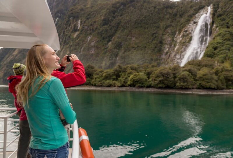 From Te Anau: Milford Sound Premium Bus Tour and Cruise - FAQ