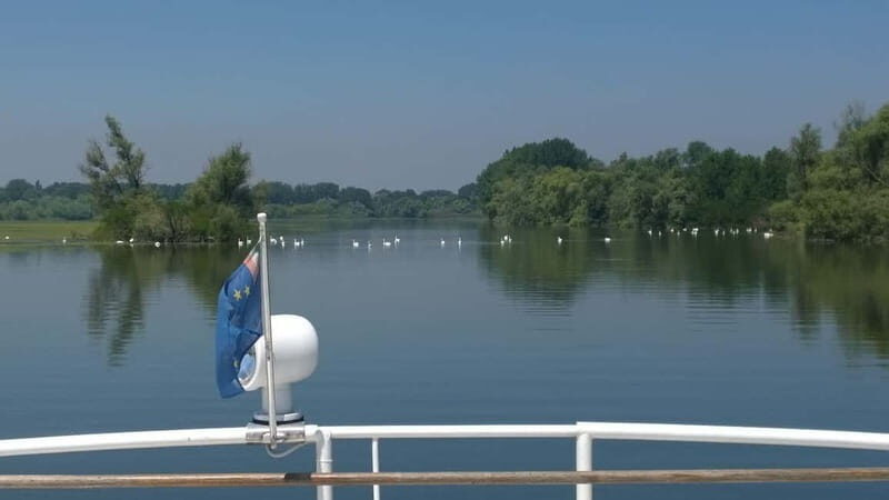 From the magic of the lakes to the ingenuity of Leonardo: sailing through waters and locks - Key Points