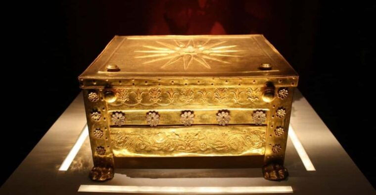 from-thessaloniki-aigai-royal-tombs-pella-museum-day-trip