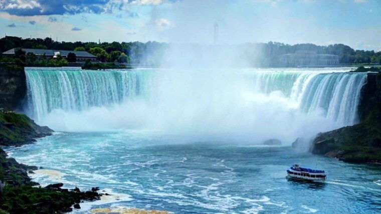 from-toronto-niagara-falls-day-tour-with-boat-cruise