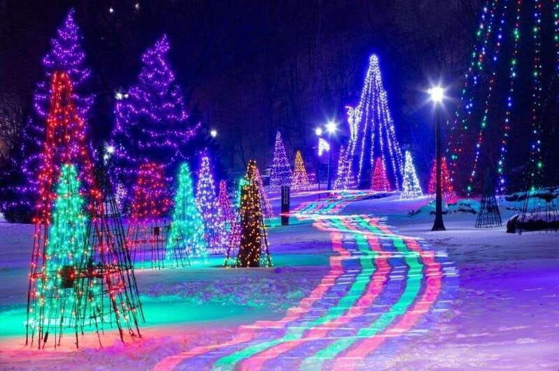 from-toronto-winter-festival-of-lights-niagara-falls-tour