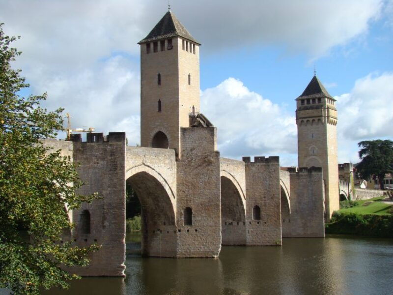 from-toulouse-peche-merle-and-saint-cirq-lapopie-day-trip