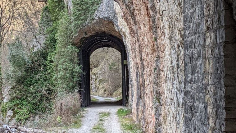 from-triponzo-valnerina-tunnel-and-mountain-hiking-tour