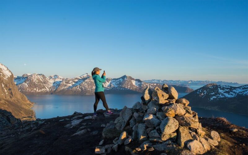from-tromso-midnight-sun-hiking-tour