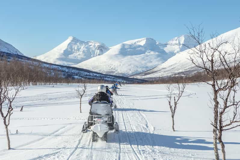 from-tromso-snowmobiling-tour-at-camp-tamok