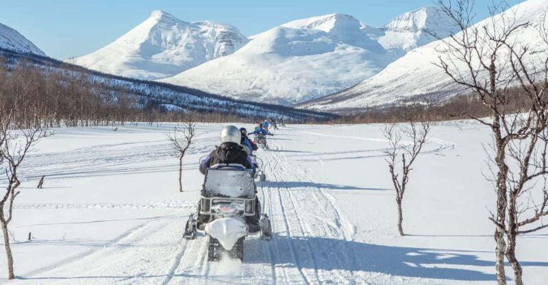 from-tromso-snowmobiling-tour-at-camp-tamok