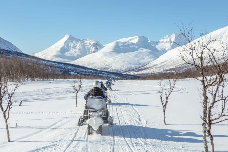 from-tromso-snowmobiling-tour-at-camp-tamok
