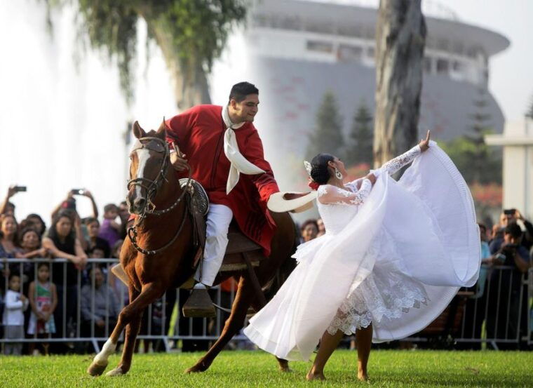 from-trujillo-marinera-show-with-peruvian-paso-horses