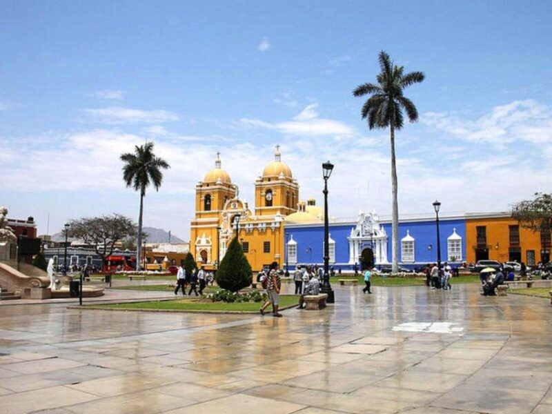 from-trujillo-mirabus-tourist-bus-in-trujillo