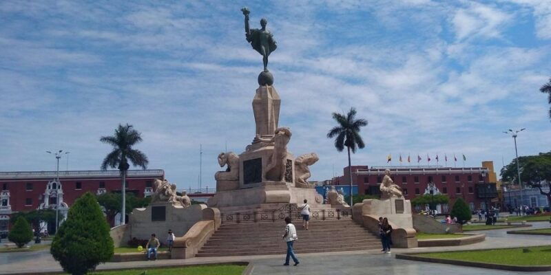 from-trujillo-mirabus-tourist-bus-in-trujillo