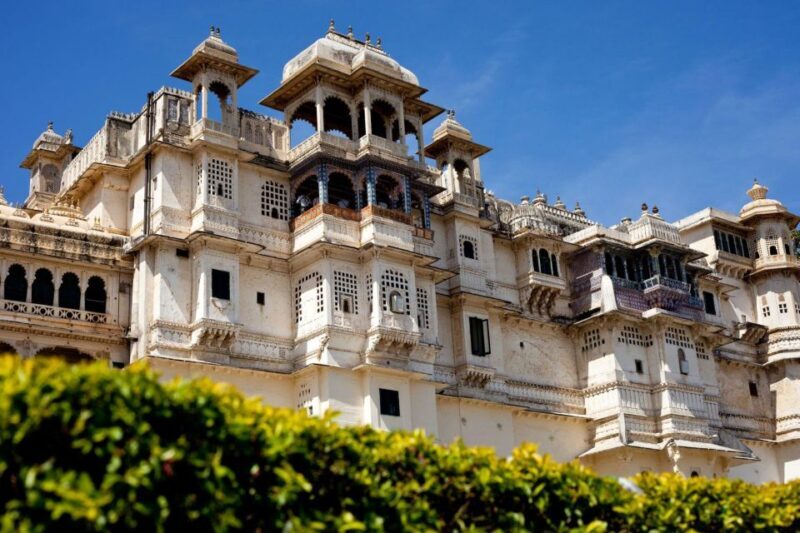 From Udaipur: Private Udaipur City of Lakes Sightseeing Tour - A detailed look at what this Udaipur tour offers