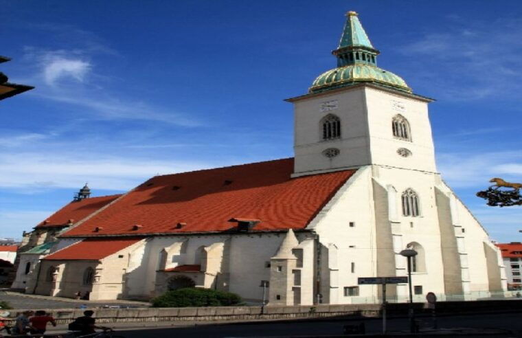 from-vienna-private-day-tour-of-devin-castle-bratislava