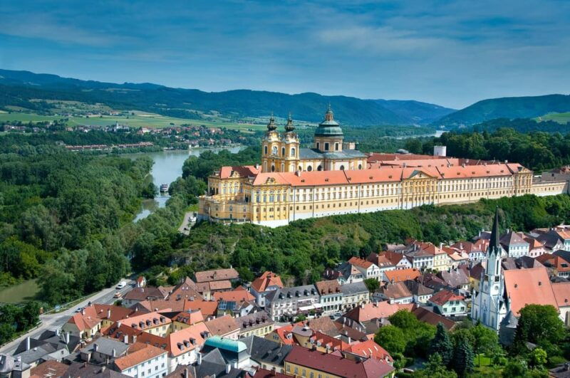 from-viennaprivate-day-trip-wachaumelkhallstattsalzburg