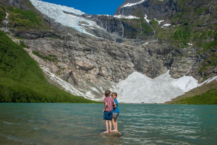 from-vik-guided-fjord-glacier-tour-to-fjaerland