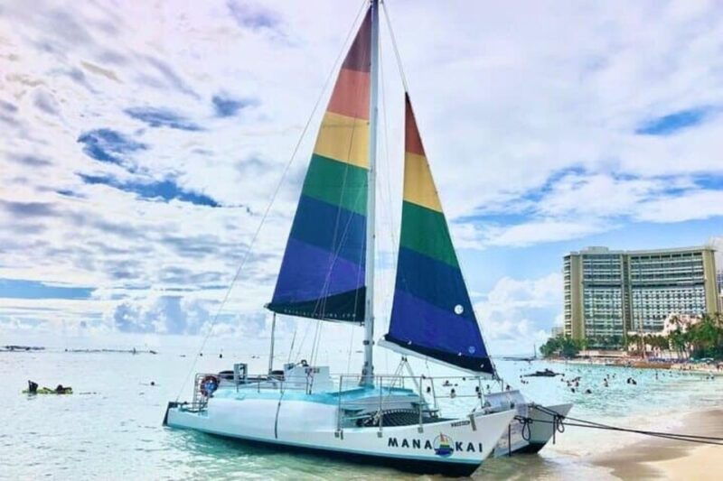 from-waikiki-beach-friday-night-fireworks-sailing-trip