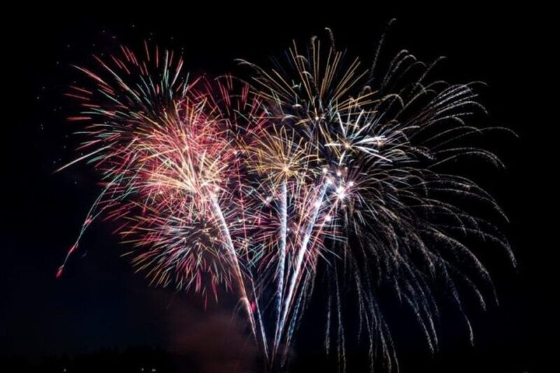 from-waikiki-beach-friday-night-fireworks-sailing-trip