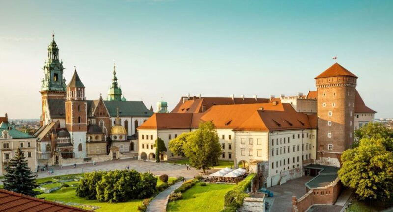 from-warsaw-guided-tour-to-auschwitz-birkenau-and-krakow