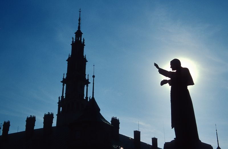 from-warsaw-jasna-gora-black-madonna-small-group-tour