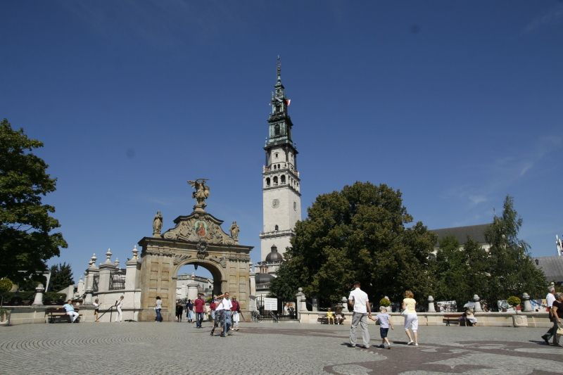 from-warsaw-jasna-gora-black-madonna-small-group-tour