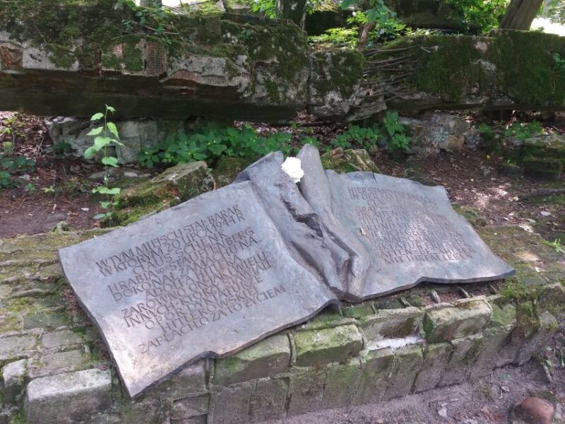 from-warsaw-tour-of-the-wolfs-lair-hitlers-hq-by-car
