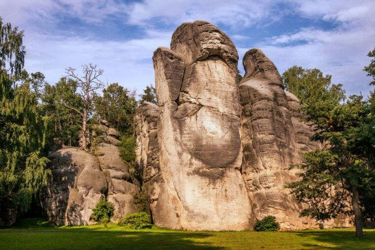 from-wroclaw-hiking-trail-in-rock-city-adrspach