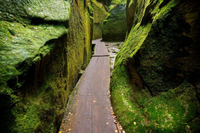 from-wroclaw-hiking-trail-in-rock-city-adrspach