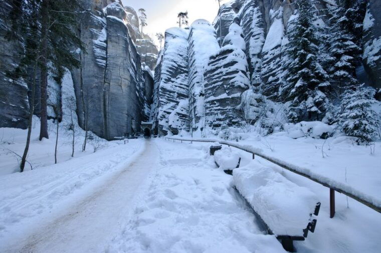 from-wroclaw-hiking-trail-in-rock-city-adrspach