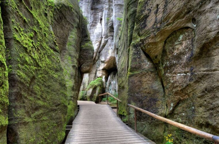 from-wroclaw-hiking-trail-in-rock-city-adrspach
