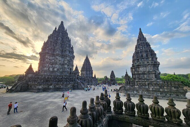 From Yogyakarta: Borobudur, Bromo and Ijen Crater 4 - Day Tour - Transportation & Logistics