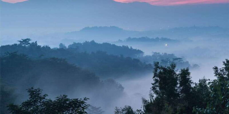 from-yogyakarta-borobudur-sunrise-on-setumbu-hill