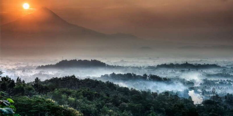 from-yogyakarta-borobudur-sunrise-on-setumbu-hill