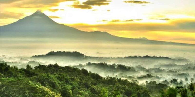 from-yogyakarta-borobudur-sunrise-on-setumbu-hill