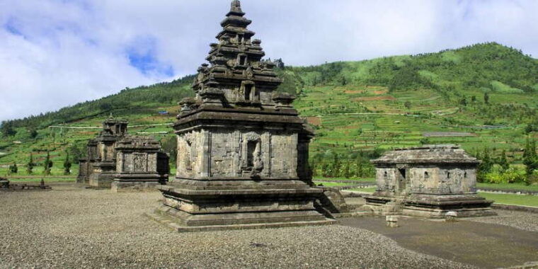 from-yogyakarta-dieng-plateau-golden-sunrise-guided-trip