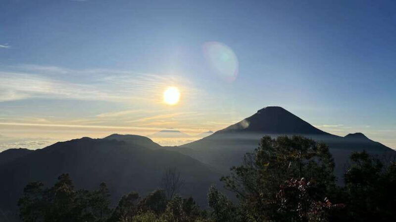 from-yogyakarta-dieng-tour-golden-sunrise-tea-plantation