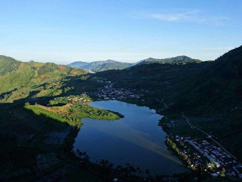 from-yogyakarta-dieng-tour-golden-sunrise-tea-plantation