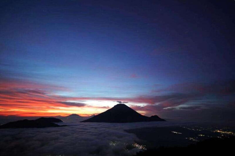 from-yogyakarta-dieng-tour-golden-sunrise-tea-plantation