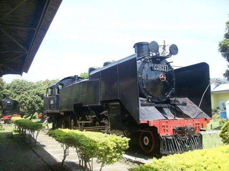 from-yogyakarta-indonesian-railway-museum-and-train-ride