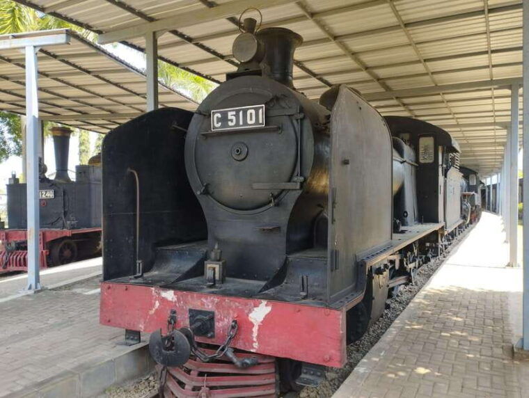 from-yogyakarta-indonesian-railway-museum-and-train-ride