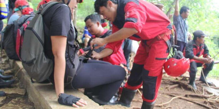 from-yogyakarta-jomblang-cave-day-tour-no-hidden-cost