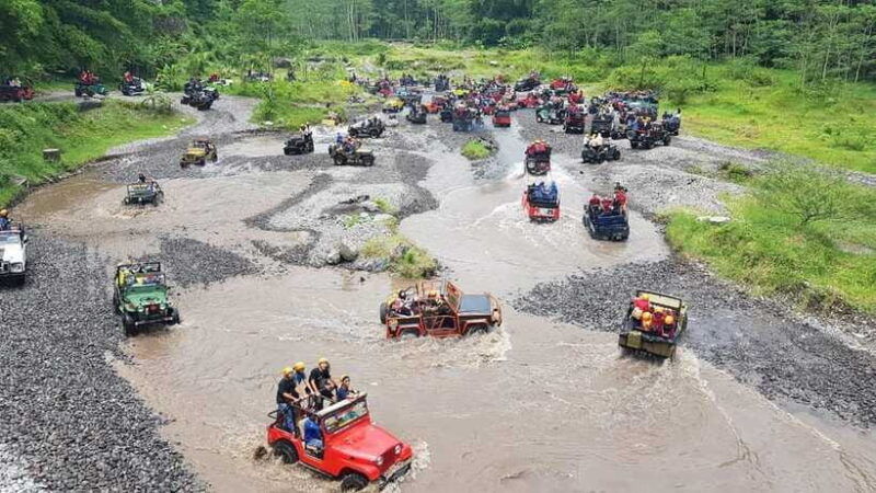 from-yogyakarta-merapi-sunrise-and-kedung-kayang-waterfall