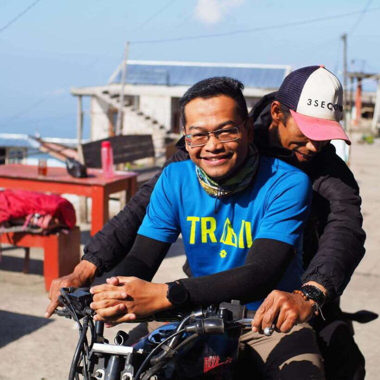 from-yogyakarta-mount-sumbing-day-hike-via-nepal-van-java