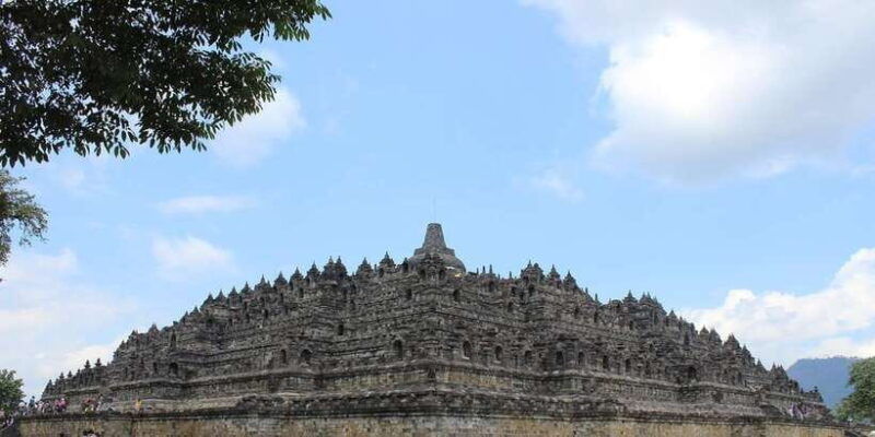 from-yogyakarta-one-day-journey-to-borobudur-and-prambanan