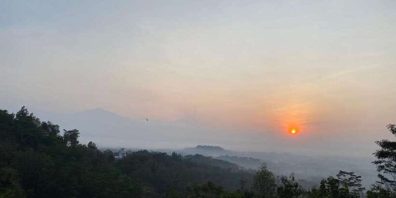 from-yogyakarta-sunrise-from-the-hill-borobudur-temple